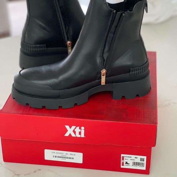 NEVER WORN Black Boots Women Size 9 - Picture 3 of 5